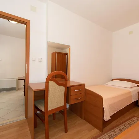 Biser ゲストハウス 3*