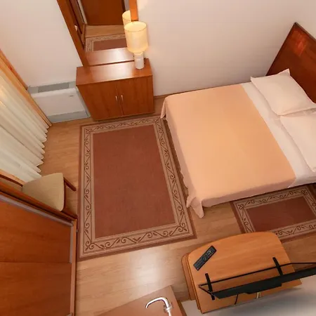 Biser ゲストハウス Tučepi