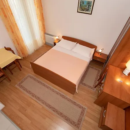 Biser Πανσιόν 3*