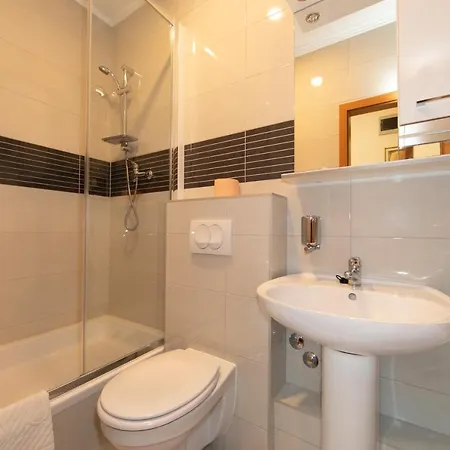 Πανσιόν Biser Tučepi