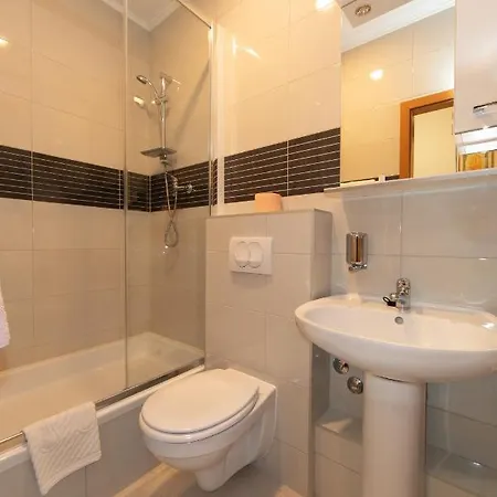 Πανσιόν Biser Tučepi