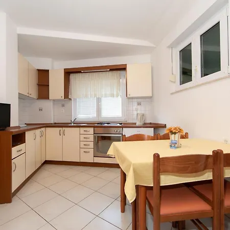 Biser Πανσιόν 3*