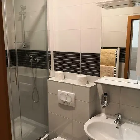 Biser Πανσιόν Tučepi